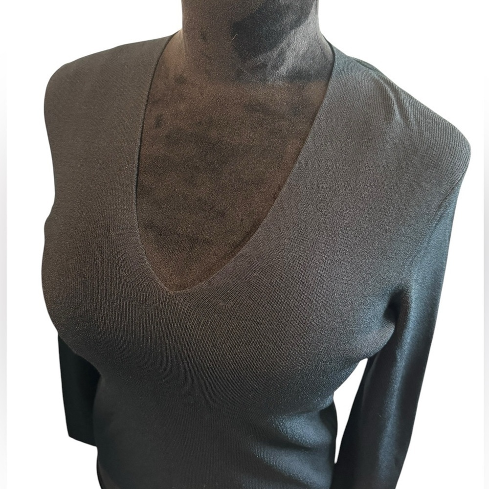Ann Taylor Ribbed Long-Sleeves V-Neck Blouse, Small - Picture 2 of 8